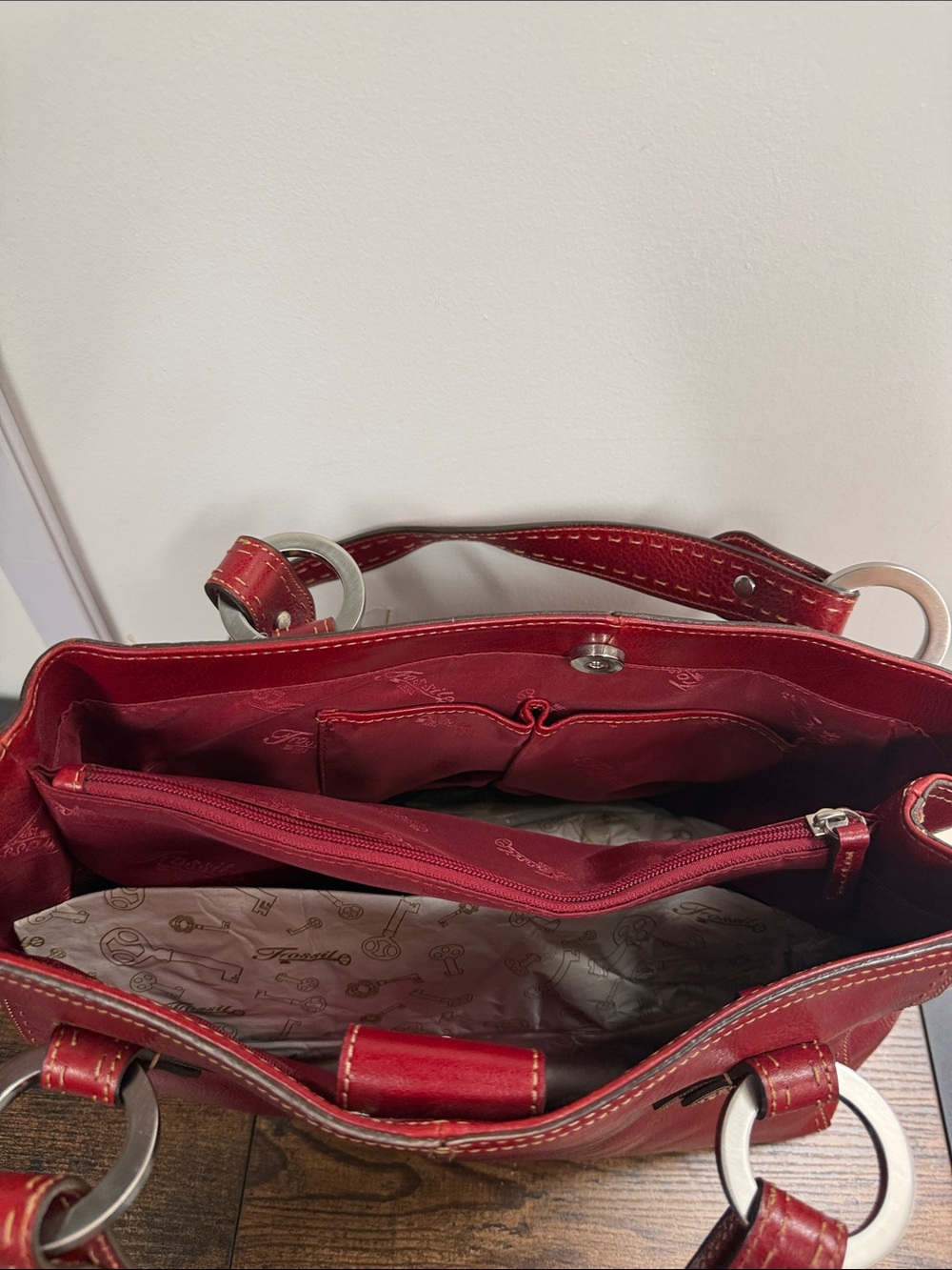 Fossil- Women's Red Leather Shoulder Tote Bag - Picture 8 of 12